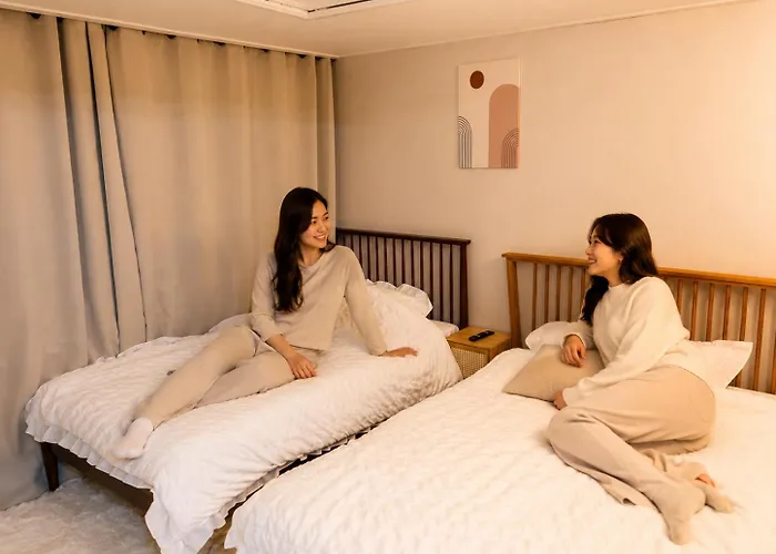 #망원역1분#망원동#망원시장#역세권#침대2개#프라이빗룸#디자인하우스 아파트
